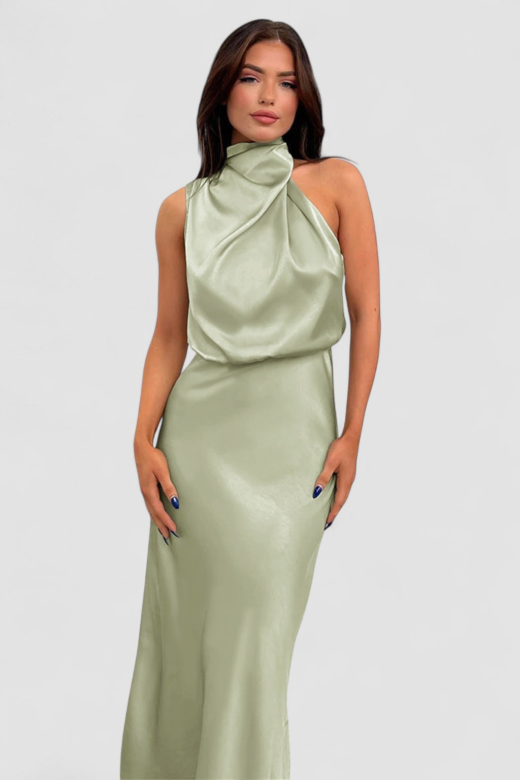 Glamourklänning i satin med halterneck