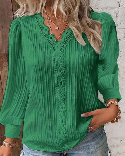 Selvie – Blus med spetskant och veck