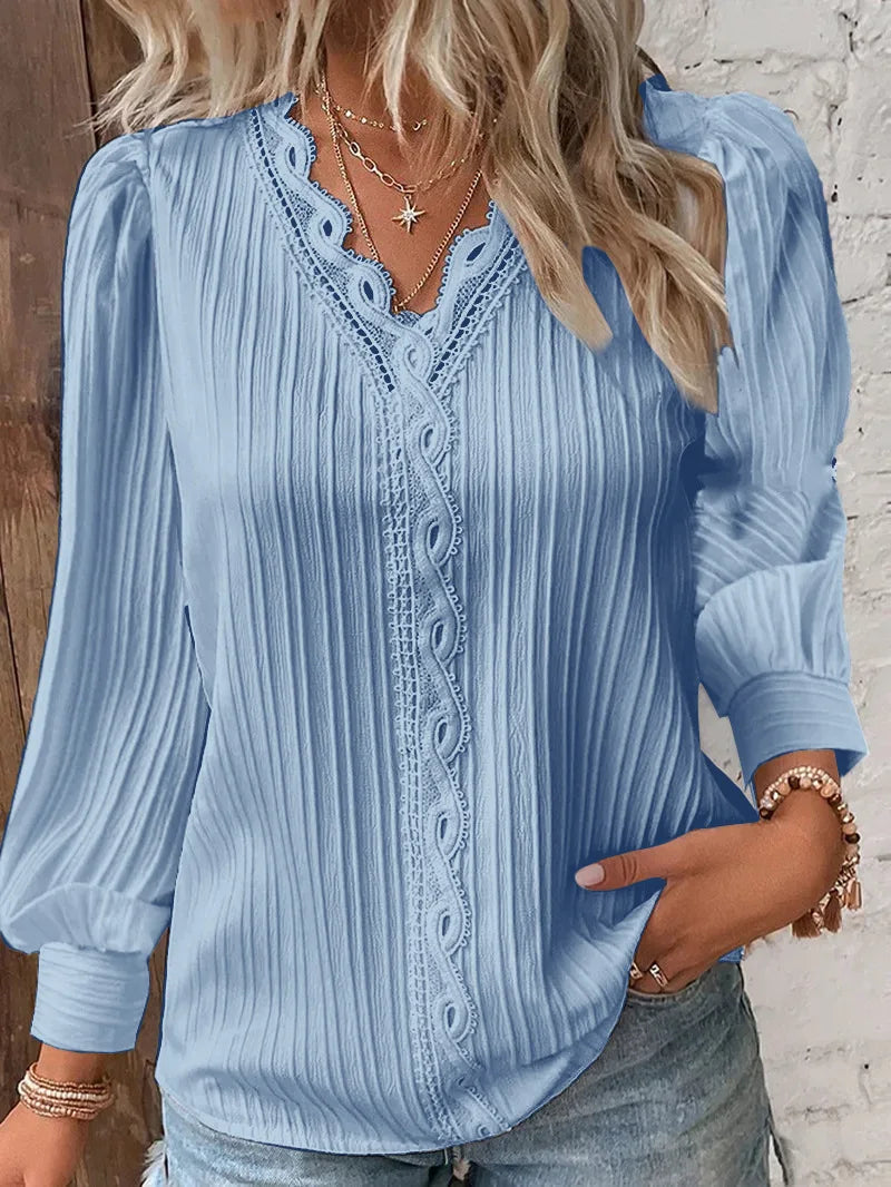 Selvie – Blus med spetskant och veck