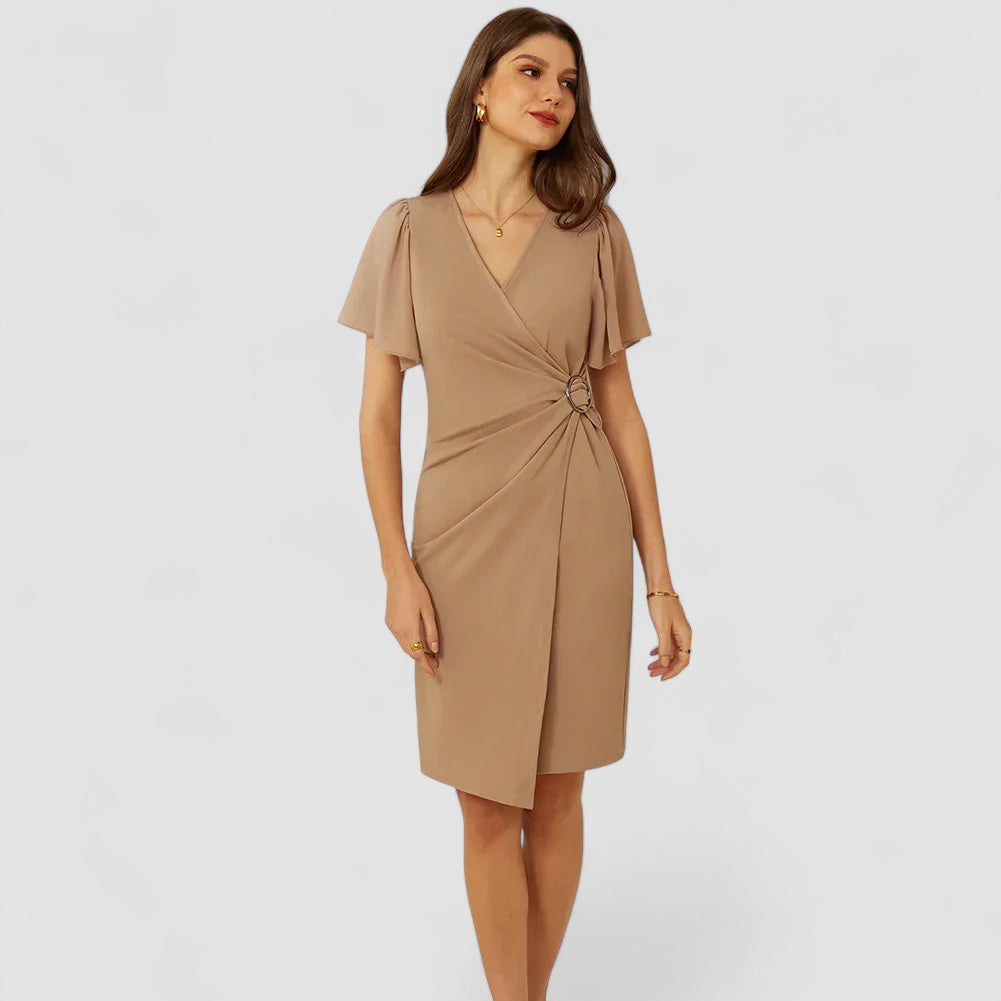 Elegant beige omlottklänning