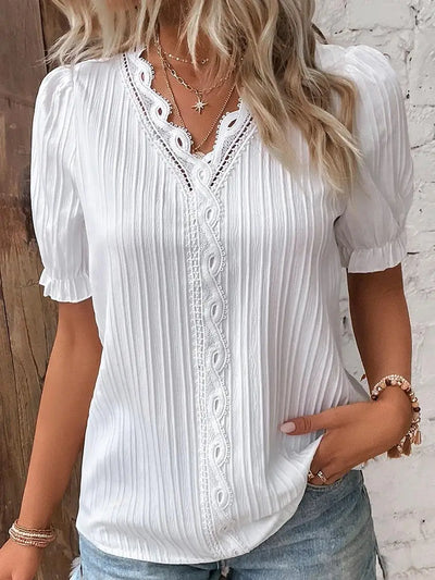 Mira – Feminin topp med spetsdetaljer