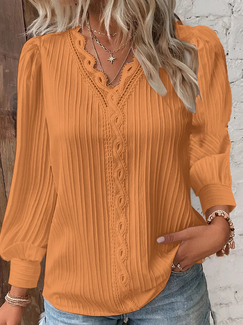 Selvie – Blus med spetskant och veck