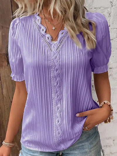 Mira – Feminin topp med spetsdetaljer