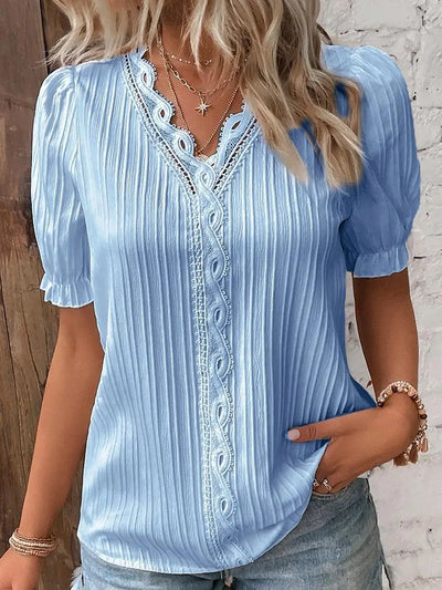 Mira – Feminin topp med spetsdetaljer