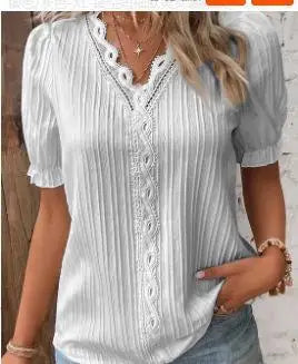 Mira – Feminin topp med spetsdetaljer