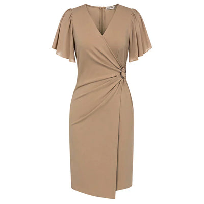 Elegant beige omlottklänning