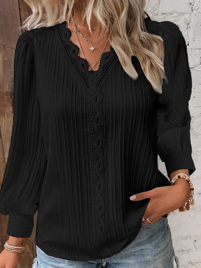 Mira – Feminin topp med spetsdetaljer