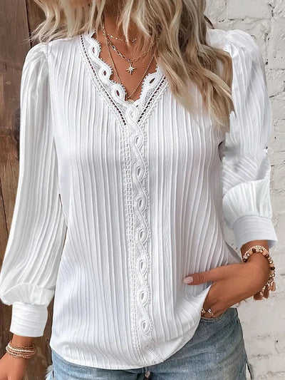 Selvie – Blus med spetskant och veck
