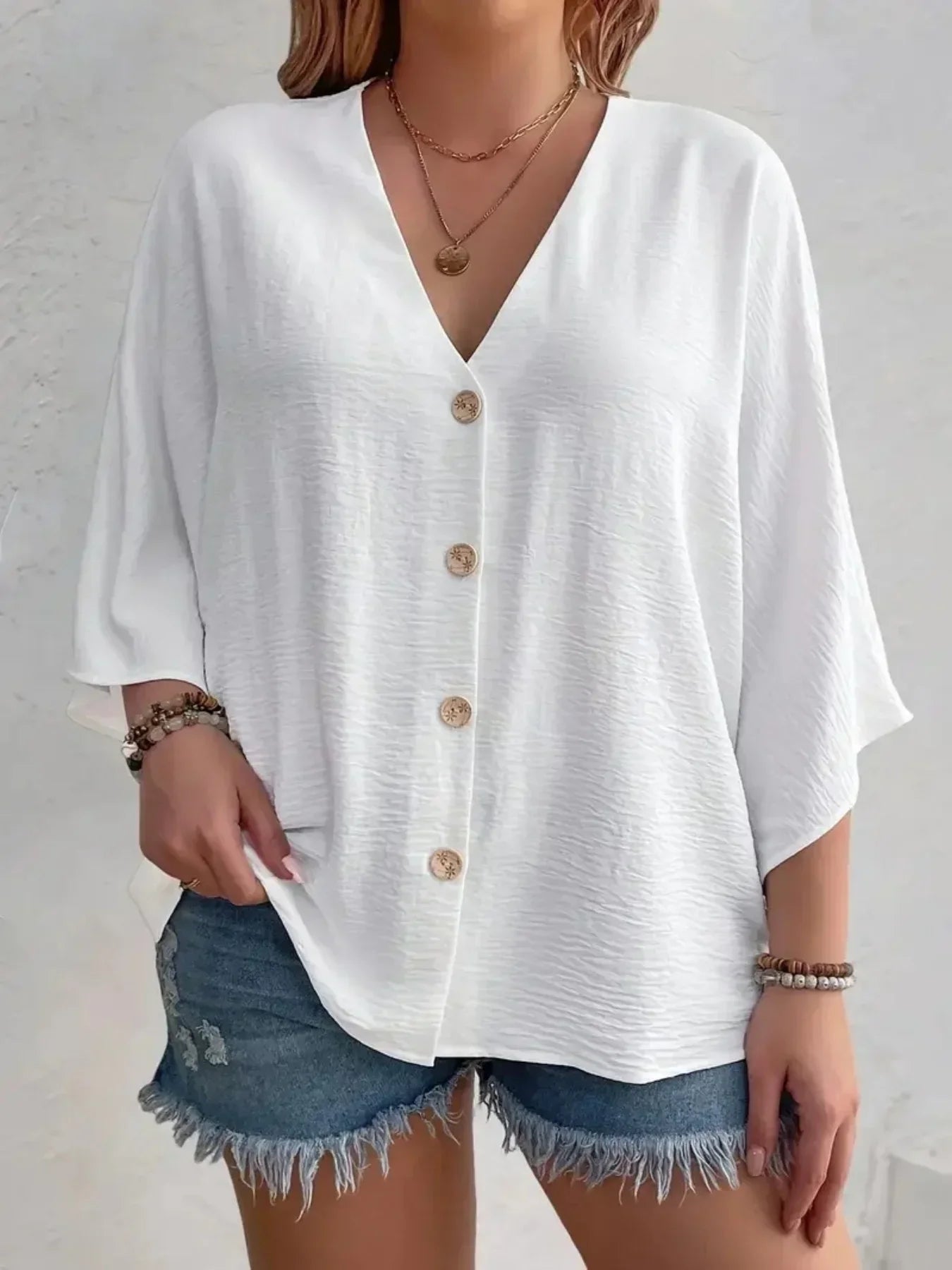Signe – Blus med knäppning och ¾-ärm