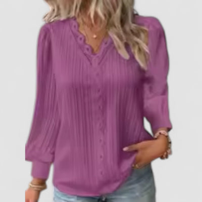Selvie – Blus med spetskant och veck