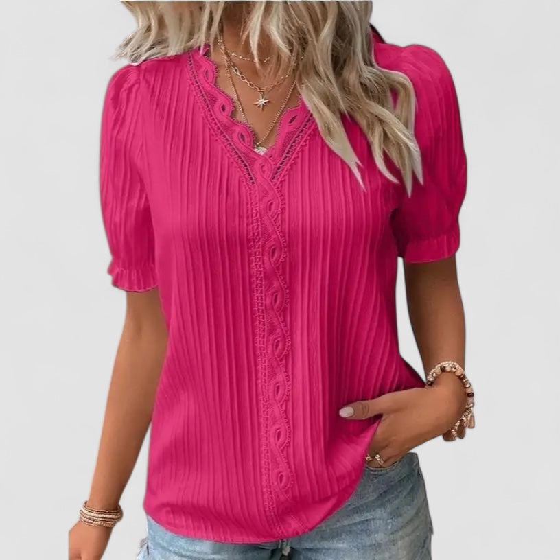 Mira – Feminin topp med spetsdetaljer